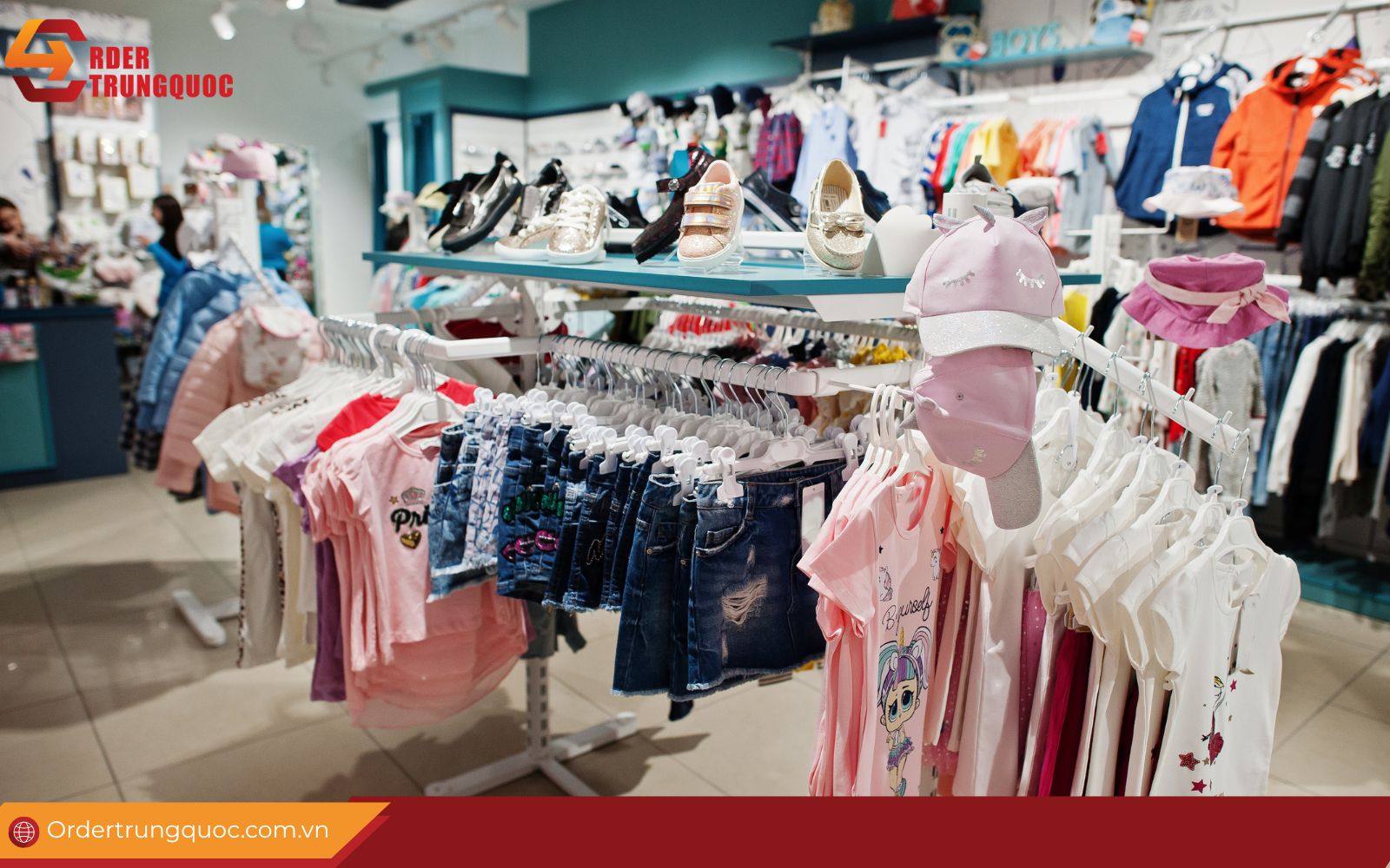 Nhập sỉ quần áo trẻ em Quảng Châu qua các shop sẽ có giá thành cao