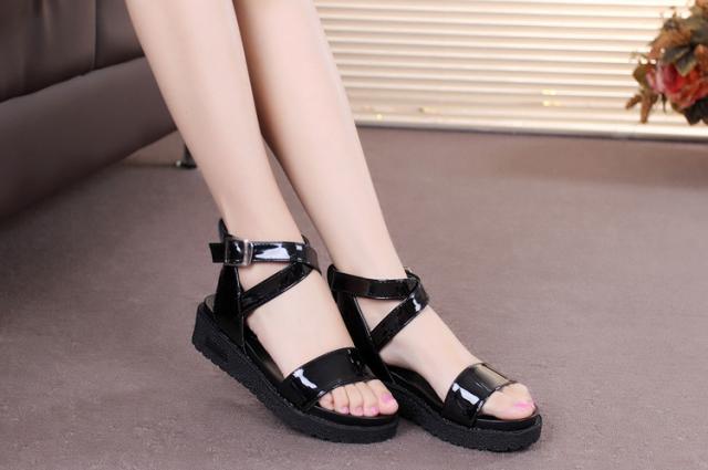 Nguồn bán sỉ, lẻ hàng sandal Quảng Châu đẹp